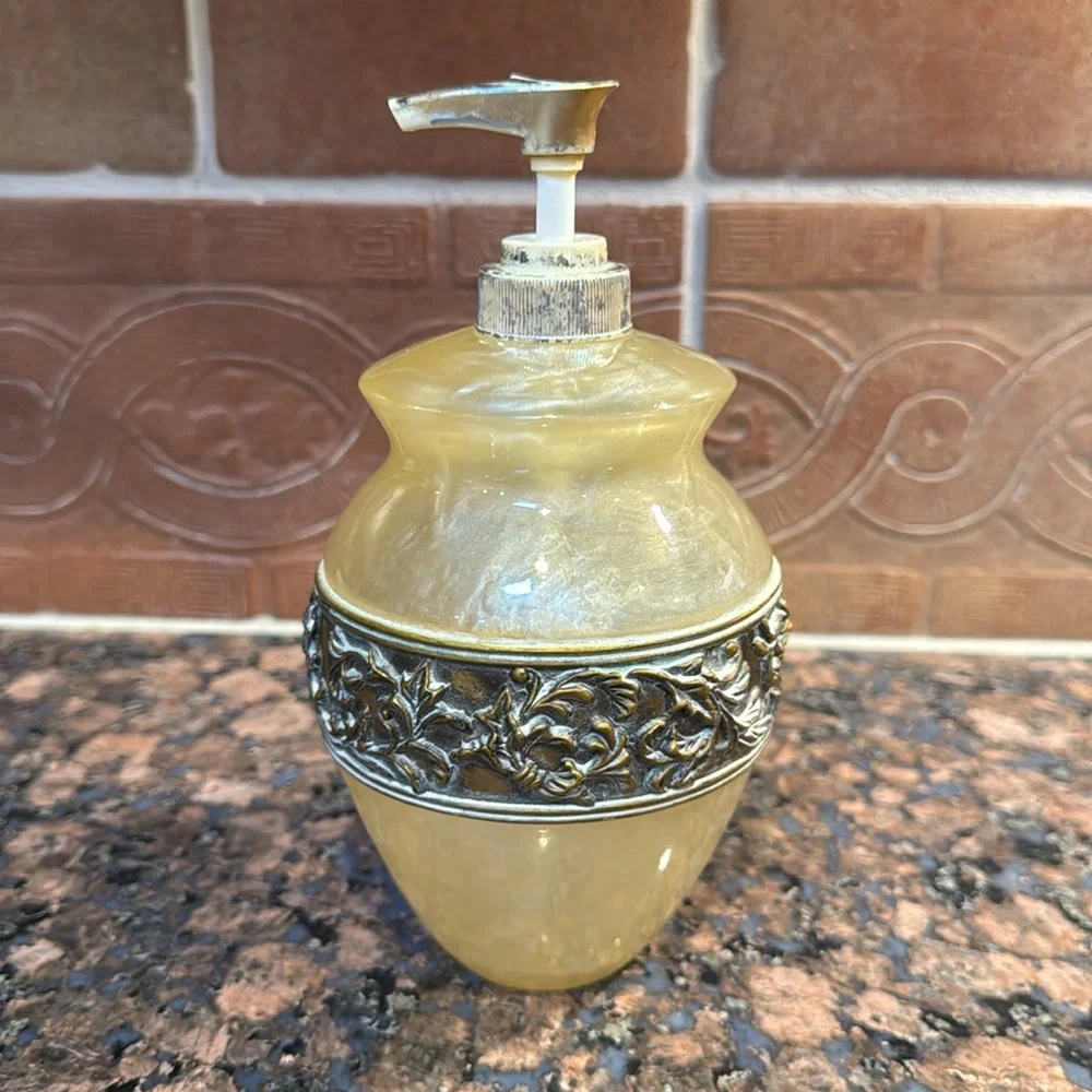Resin hand or dish soap dispenser bathroom or kitchen